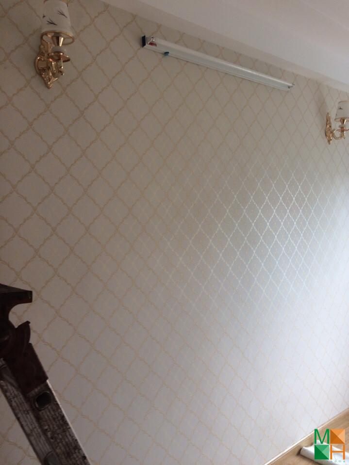 thi-cong-giay-dan-tuong-nguoi-menh-kim (2)